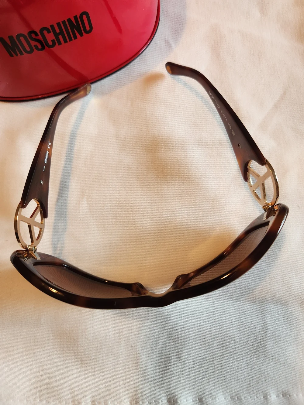 Moschino Women's Brown Tortoiseshell Sunglasses With Design Red Case MO51702